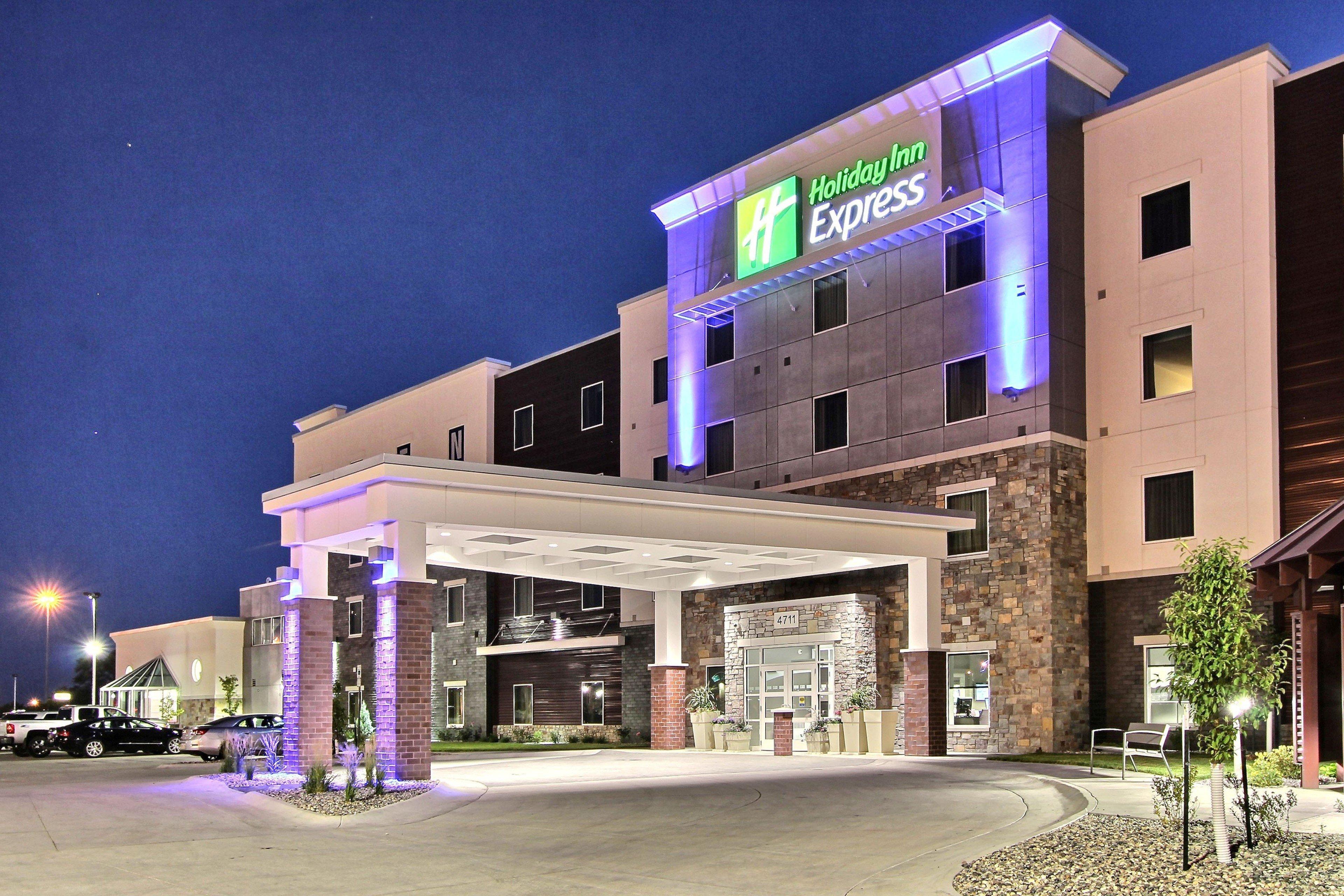 Holiday Inn Express Fargo Sw I94 Medical Center, An Ihg Hotel Exterior photo